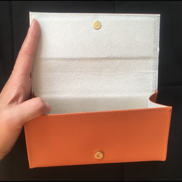 Tory Burch glasses case - Picture 2 of 4